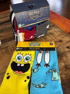 ⭐️ Buyer’s Pick ⭐️ 10 pair of Socks - Either Harry Potter or Sponge 🧽 Bob